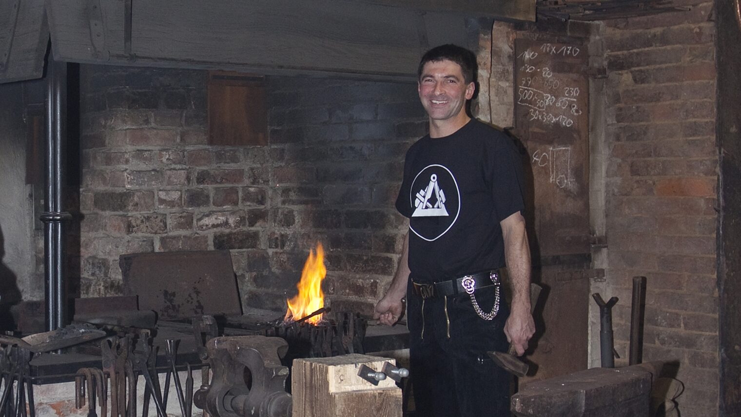 Wolf-Dieter Wittig: In der Krellschen Schmiede in Wernigerode bewahrt er das traditionelle Schmiedehandwerk.