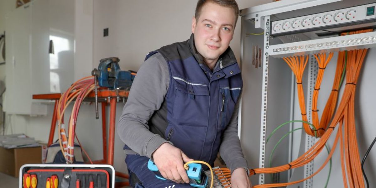 Elektrotechniker Henning Fabian hat den Meistertitel als Bester seines Gewerkes errungen. Elektrotechnikermeister Henning Fabian