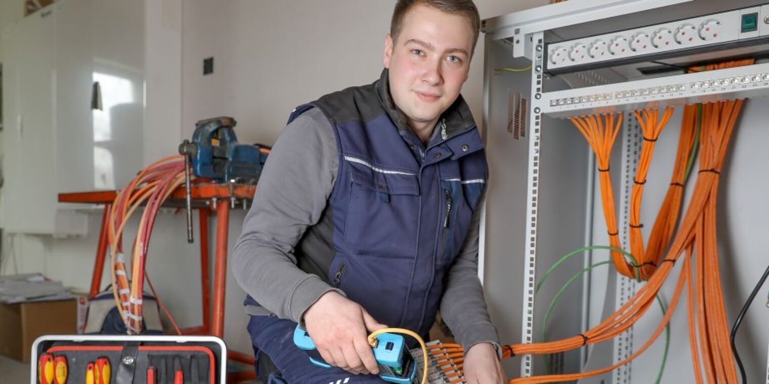 Elektrotechniker Henning Fabian hat den Meistertitel als Bester seines Gewerkes errungen. Elektrotechnikermeister Henning Fabian