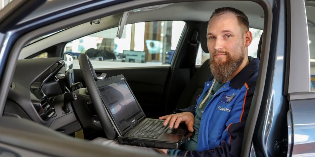 Kraftfahrzeugtechniker Patrick Arndt hat den Meistertitel als Bester seines Gewerkes errungen. Kraftfahrzeugtechniker Patrick Arndt