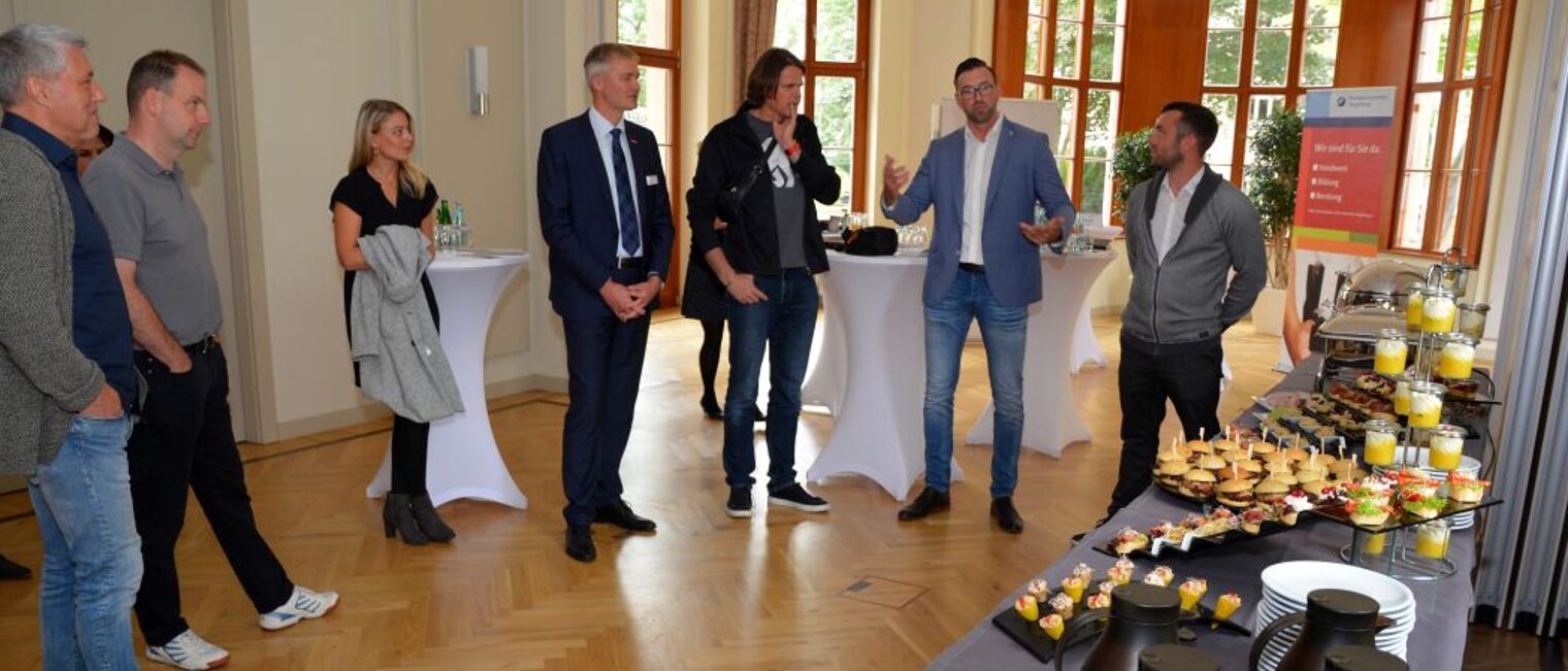 Die Geschäftsführer der Exquisit Catering GmbH Denny Walkowiak und Steven Pach präsentierten im Haus des Handwerks ihr Geschäftskonzept. Die Geschäftsführer der Exquisit Catering GmbH Denny Walkowiak und Steven Pach präsentierten im Haus des Handwerks ihr Geschäftskonzept.