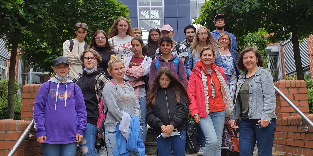 Eine Delegation polnischer Auszubildende*r aus Breslau besuchte im Juli 2021 das BBZ. Eine Delegation polnischer Auszubildende*r aus Breslau besuchte im Juli 2021 das BBZ.