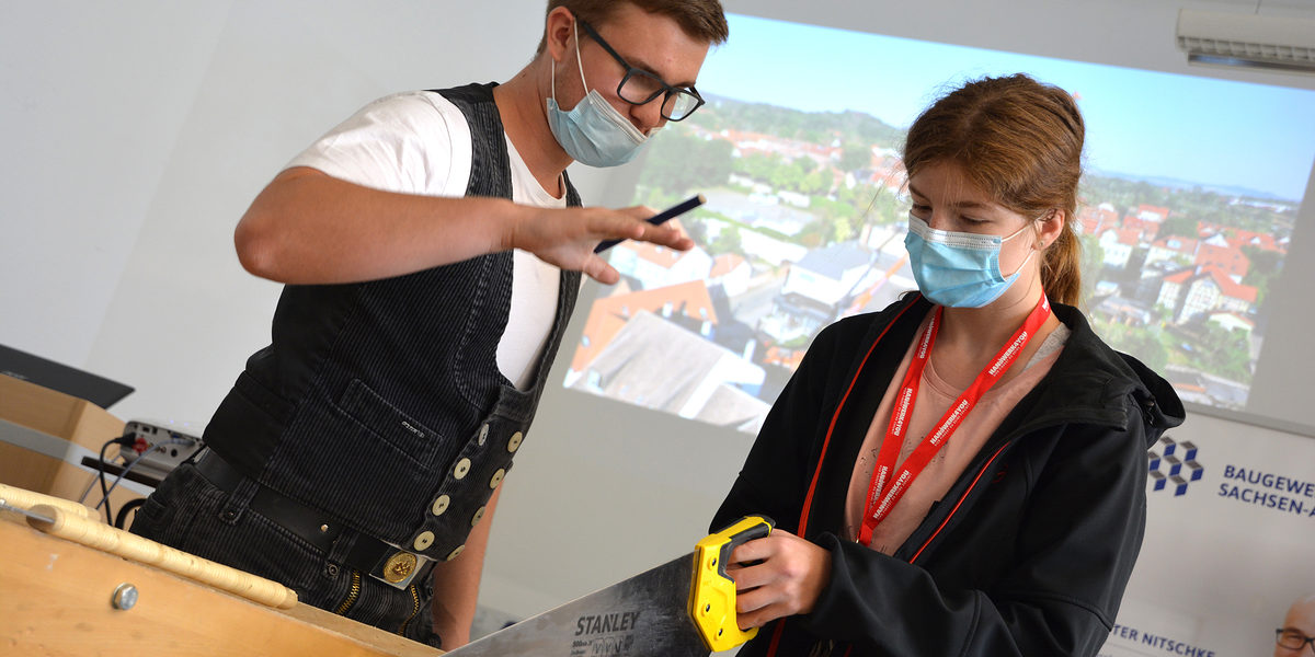 Bei den Zimmermännern war handwerkliches Geschick gefragt. Bei den Zimmermännern war handwerkliches Geschick gefragt.