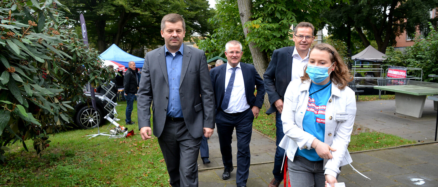 Der erste &ouml;ffentliche Auftritt als Sachsen-Anhalts Wirtschaftsminister f&uuml;hrte Sven Schulze (CDU) auf die HANDWERK4YOU 2021.