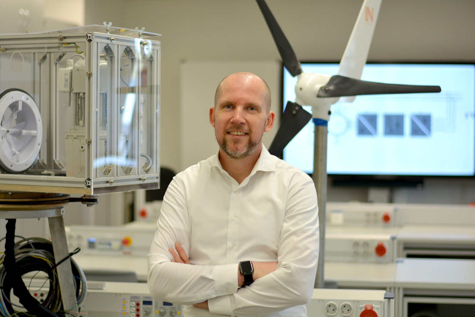 Steven Meiner, Elektrotechnikermeister aus Magdeburg. freut sich über sein Meistertitel. 