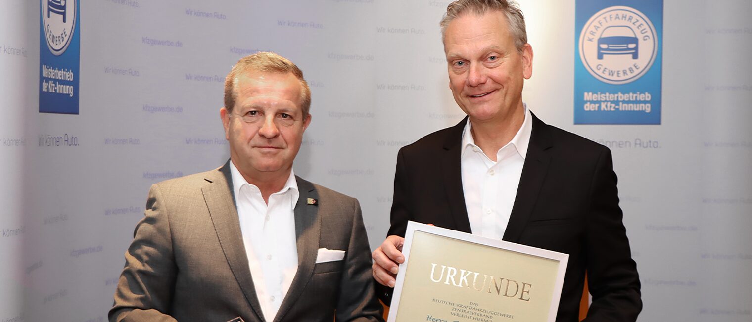 v.l.: Thomas Peckruhn, Arne Joswig (Präsident ZDK). v.l.: Thomas Peckruhn, Arne Joswig (Präsident ZDK).