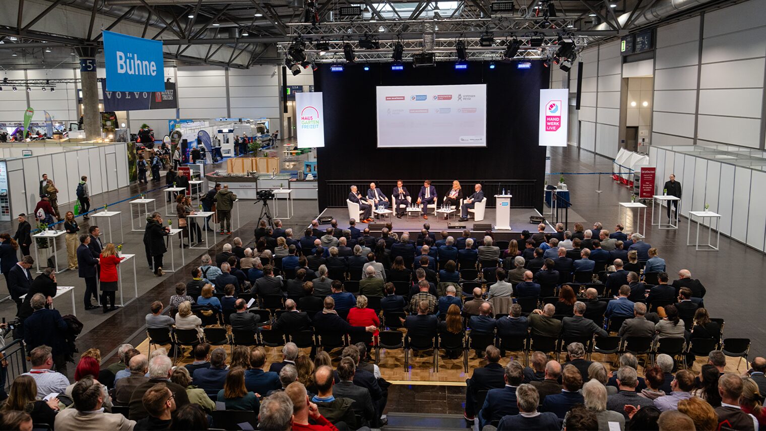 Am 12. Februar 2024 trafen sich Vertreter aus Politik, Handwerk, Wirtschaft und Wissenschaft auf der HANDWERK live - Messe in Leipzig zum HANDWERKSFORUM OST. 